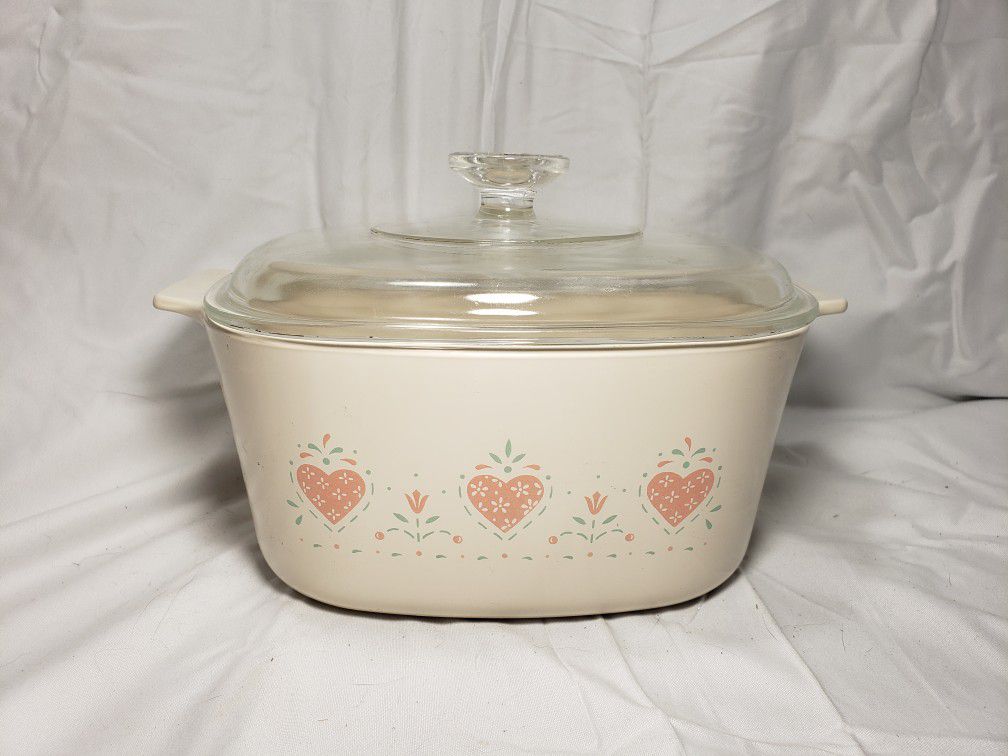 CORNING WARE  A-3-B  CASSEROLE DISH / PYREX LID Forever Your 3 liters. Good condition and smoke free home. 