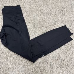 Lululemon Size 2 or 4 Capris 