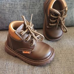 Baby Boots By Patitos Enanos Size 4 *soft And Lightweight 