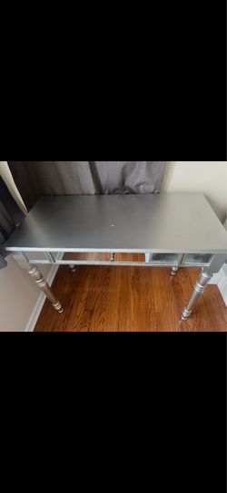 Vanity table