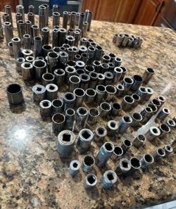 $85 Firm ! CRAFTSMAN HAND TOOLS 150 pc Sockets ! Different Sizes