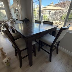 Dining table.  Expandable To 8 Person
