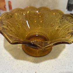 Vintage Very Pretty Tiara Indiana Glass Footed Ball