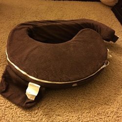 Breast feeding adjustable pillow