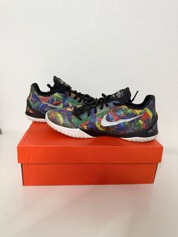 Nike Hyperchase shoes size 9.5