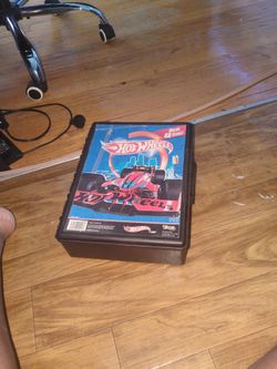 Hot wheels case (cars included)