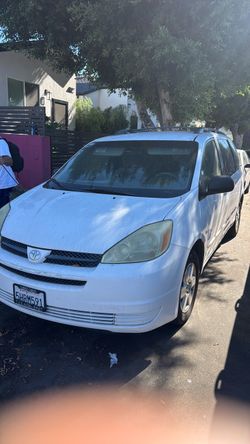 Toyota Sienna Minivan White