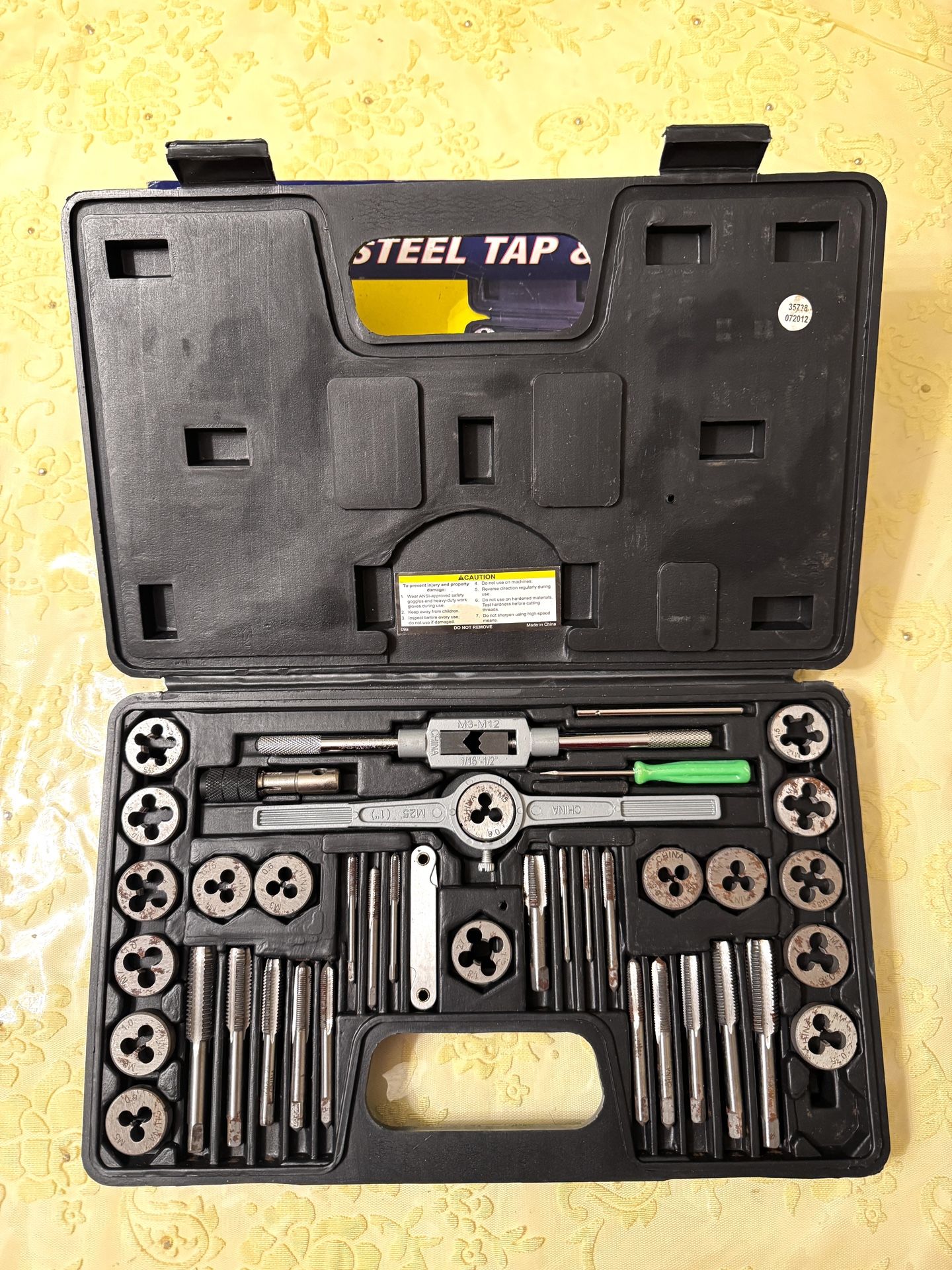 40-piece Pittsburgh® carbon steel tapping and mold set