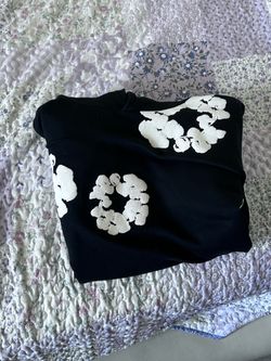 DENIM TEAR HOODIE SIZE L BLACK AND WHITE