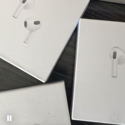 AirPods 4th gen