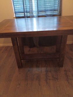 Country Dinning table  w / 4 bar hight chairs