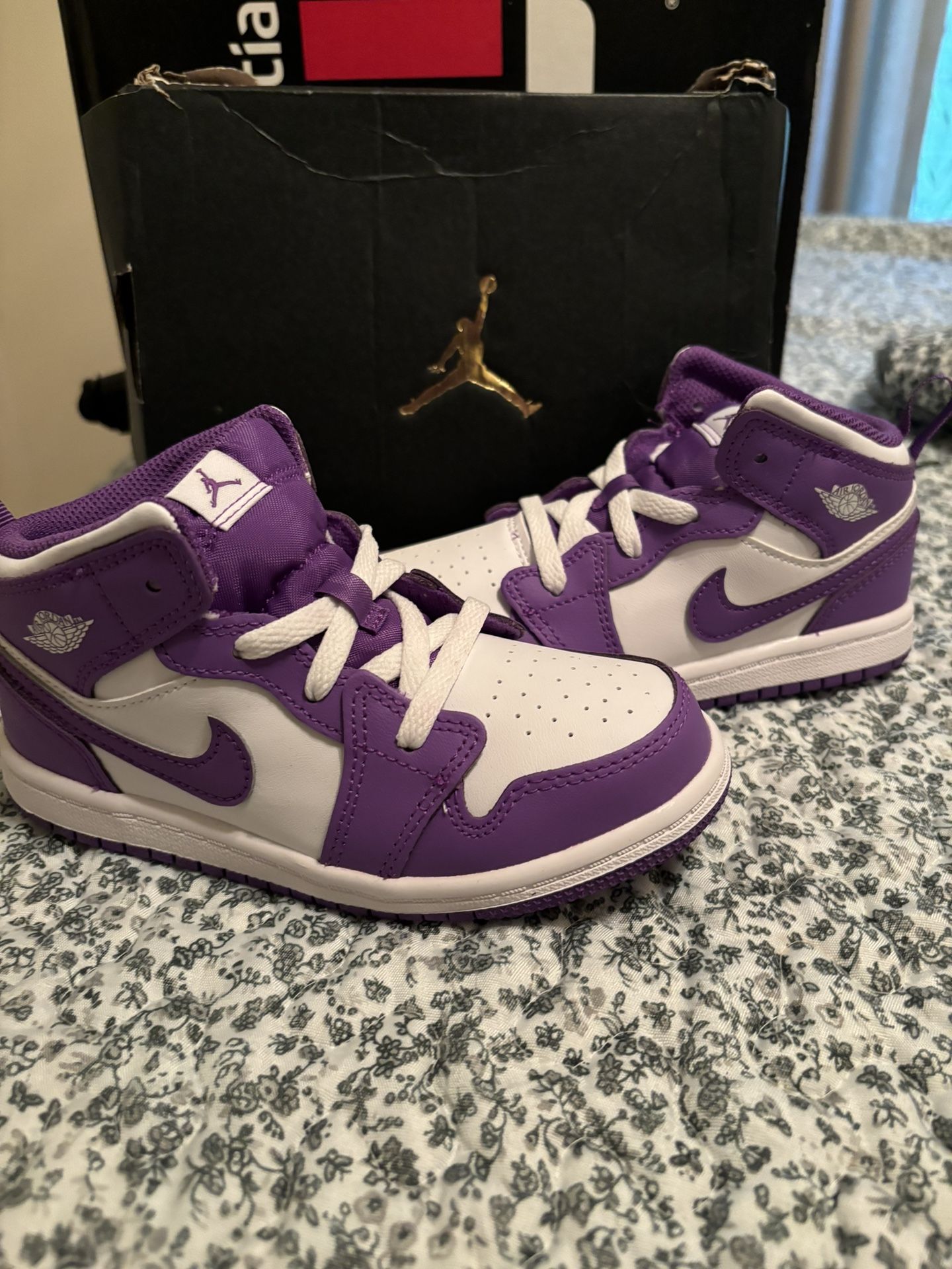 Nike Air Jordan Kids 1 MID GS Shows Purple Venom/white