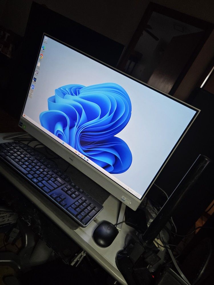 DELL All In One 27"Inch. Touchscreen Pc. i7-1257U-CPU. 32GB Ram. 2TB NVMe m.2 SSD. GPU: NVIDIA GeForce