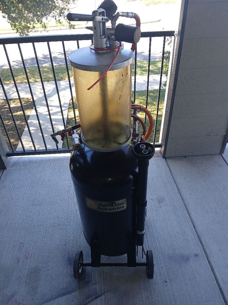 John Dow EVAC MACHINE ASKING 250 ITS A 1000$ MACHINE HARDLY USE AMD U CAN LOOK IT UP