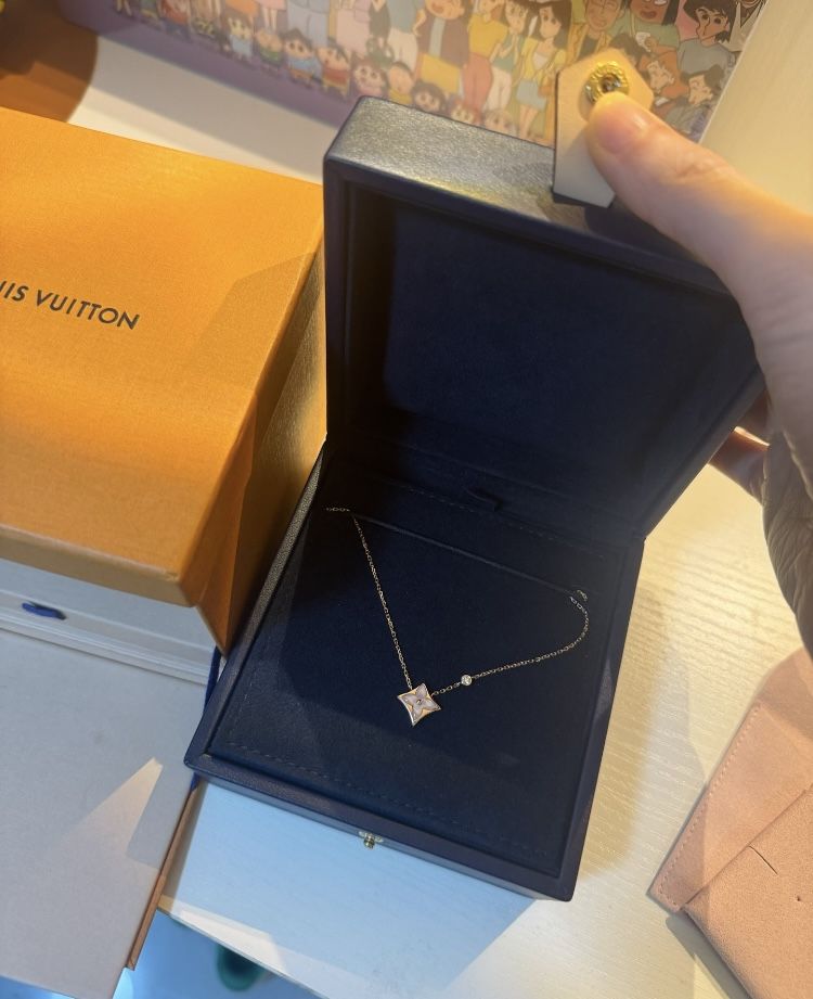 BBFlower pendant