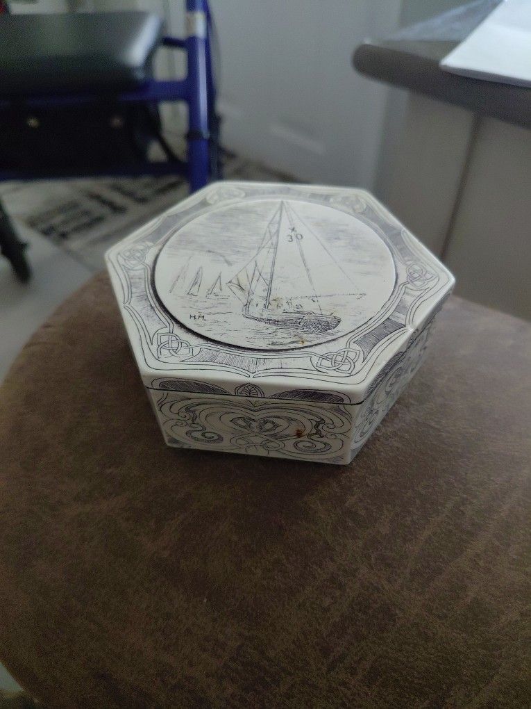 Scrimsha Hexago Box