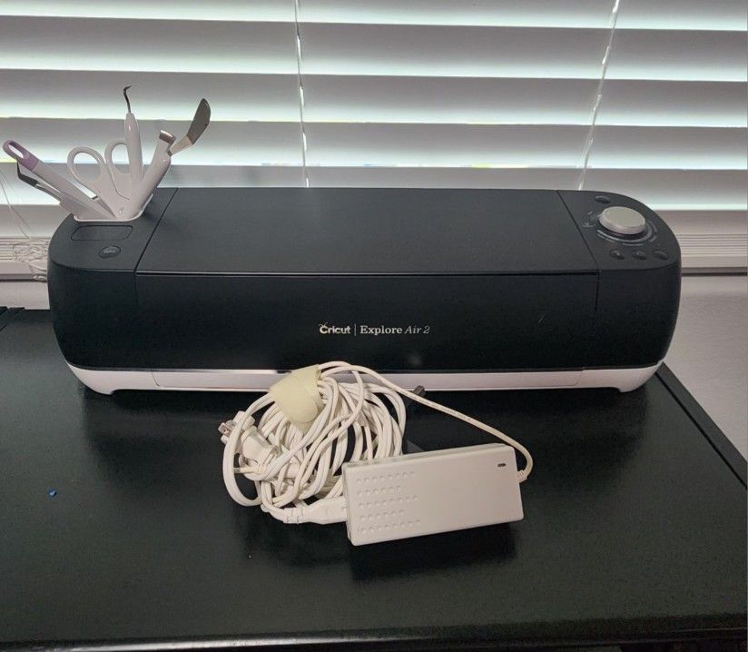 Cricut Explore Air2 Vinyl & Acessories Included