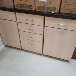 Cabinets / Wine Shelf 