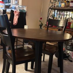 Small Leaf Table For 2 With Chairs 