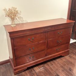 Moving Sales! 6 Drawers Dresser 