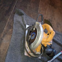 DeWalt Circular Saw 