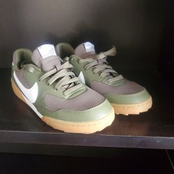 Nike tennis sneakers