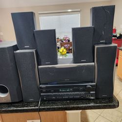 Onkyo 7.1 Model HT-R550  Receiver with sub and surround d speakers