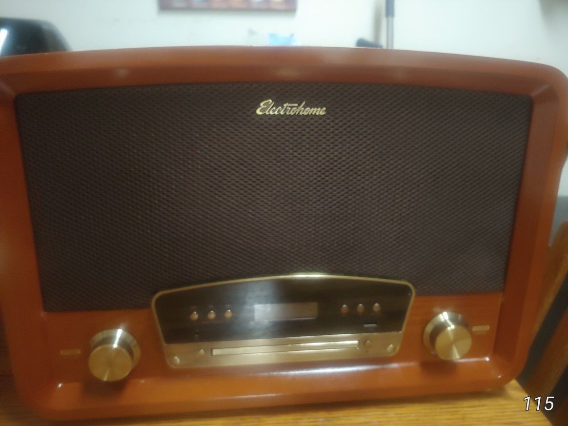 Electrohome 7 In 1 Player USB, RADIO, BT, CD, VINYL, AUX,