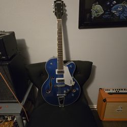 Like new! "Gretsch G5420T Streamliner Hollowbody with case"