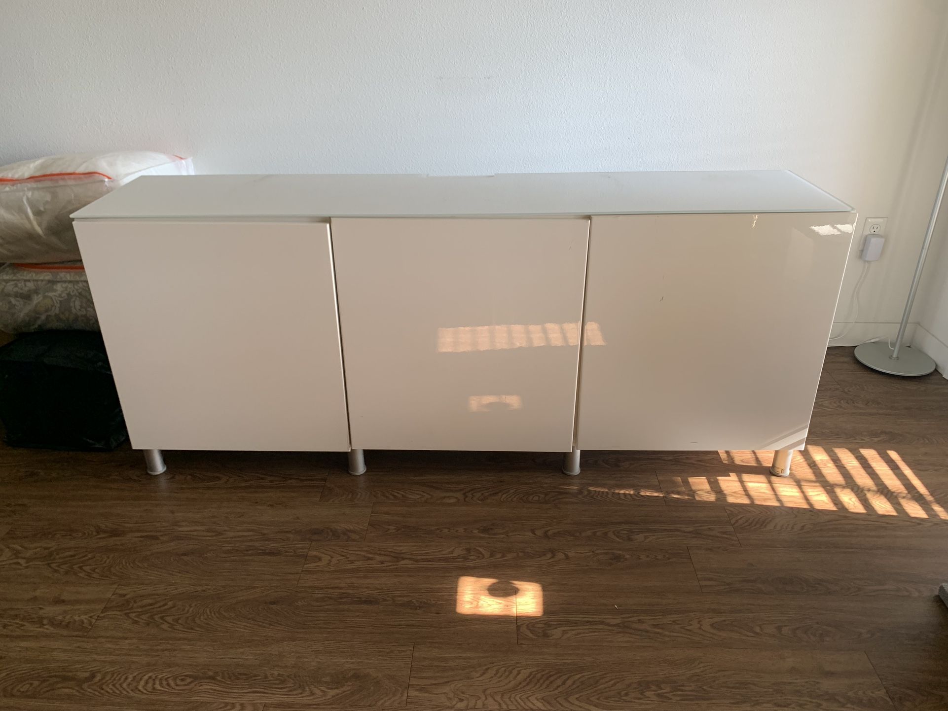 IKEA BESTA Storage Combination/Console Table with Doors and Glass Top Gloss White Good Condition for Sale in Garden Grove, CA
