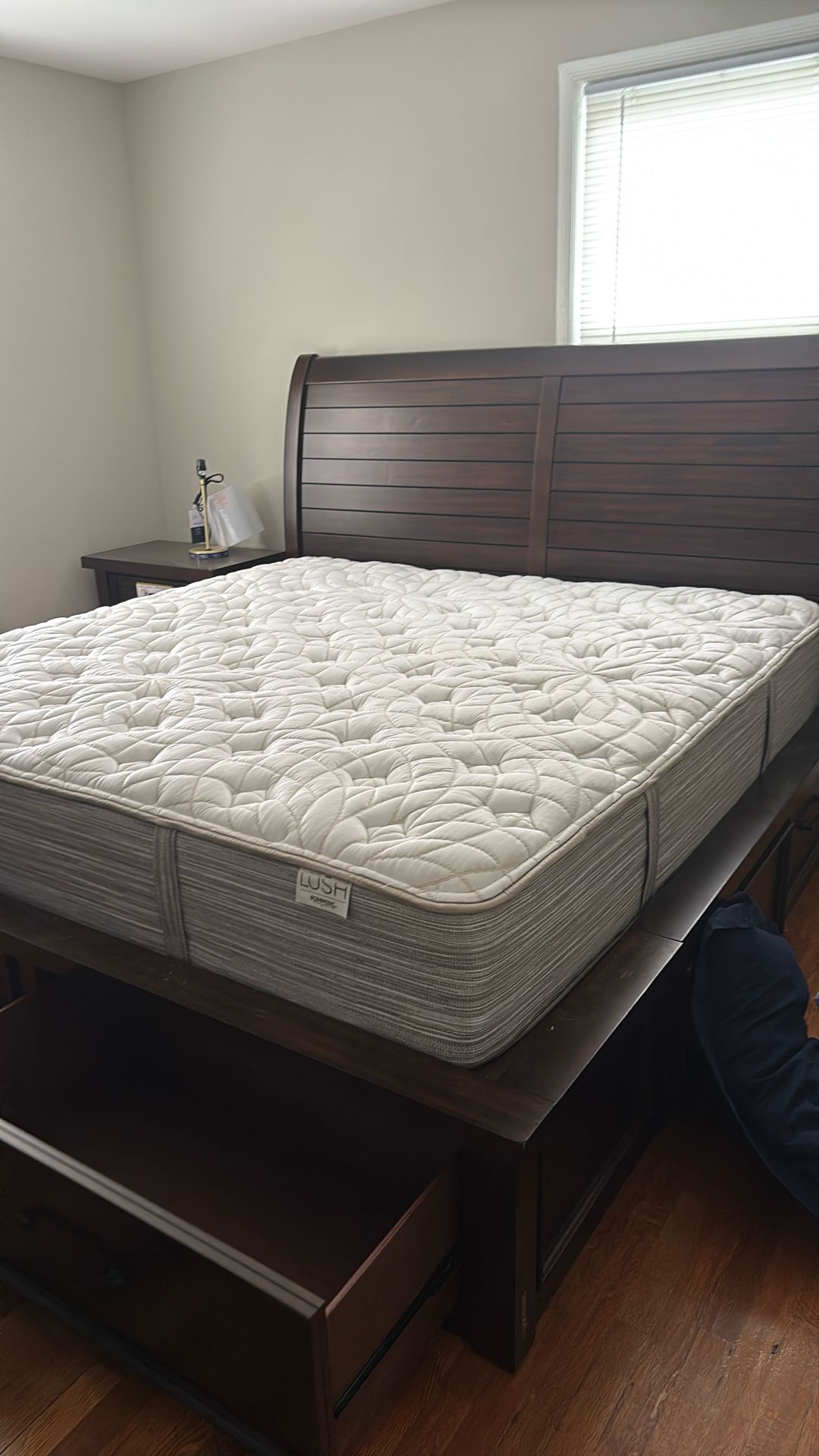 King size bed w/drawers and mattress