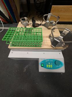 Labnet 1900 orbital shaker