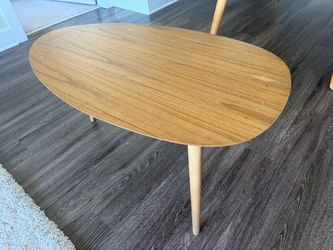 Oval Wood Coffee Table with Tapered Legs