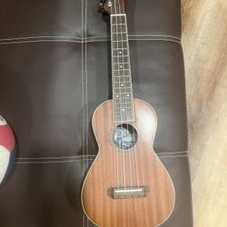 Fender Ukulele Mino’aka Model With Case