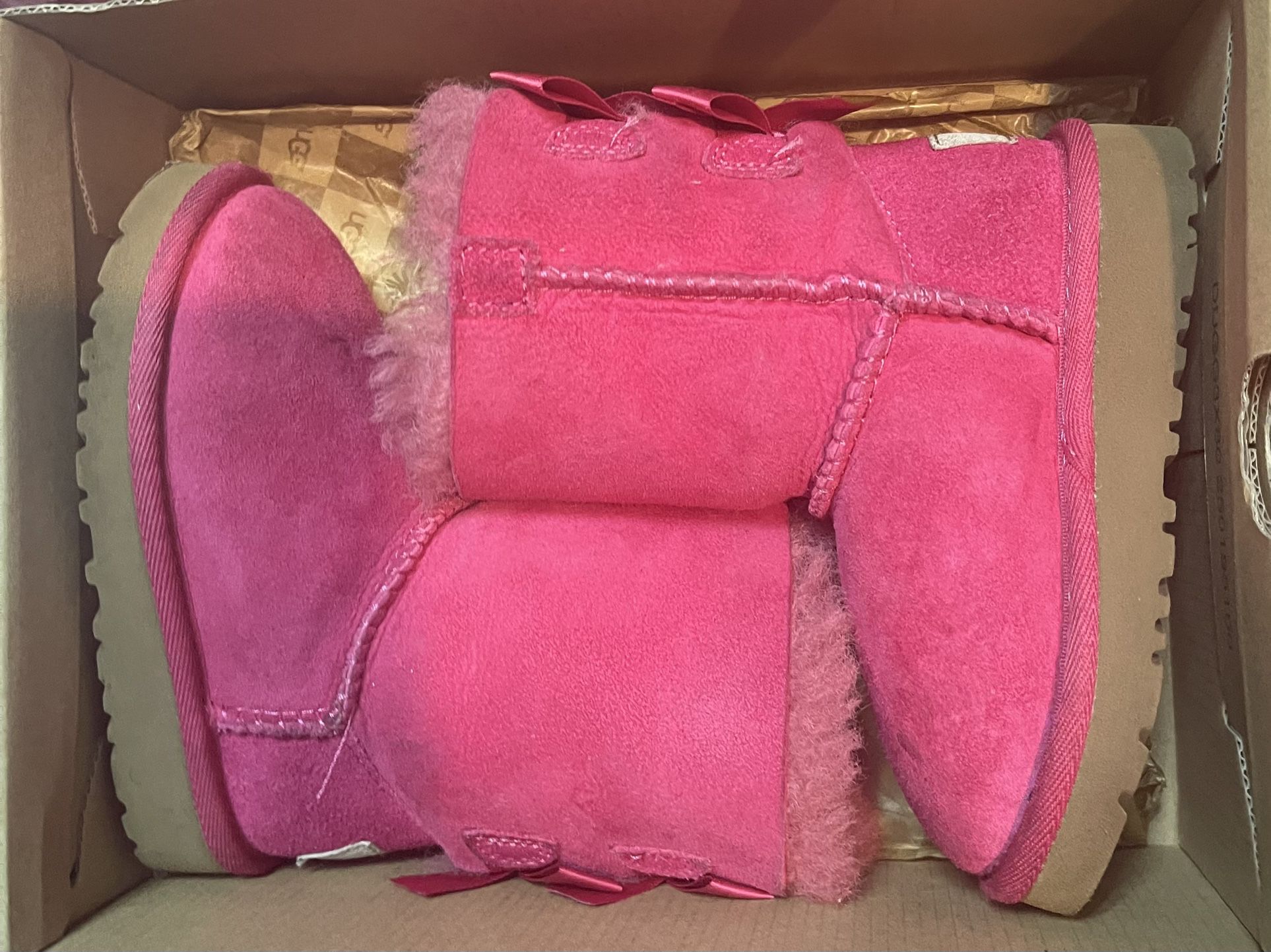Like New Girl toddler UGG Bailey Pink Bow Size 7