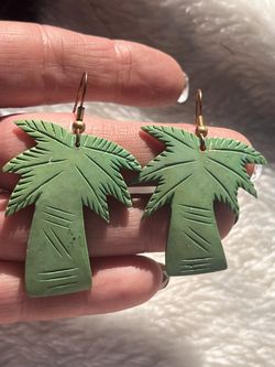 Estate Vintage Earrings Hand Carved Palm Trees 🌴 Pierced