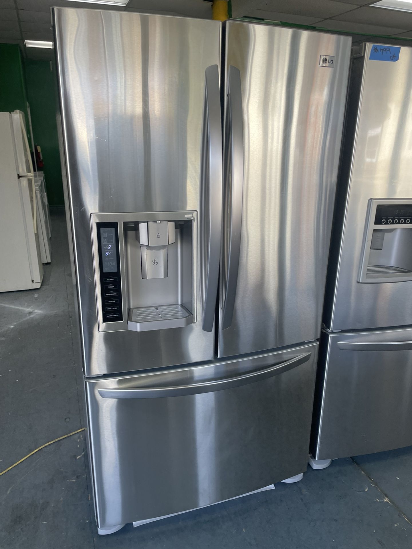 36” in wide counter depth LG frige use like new perfect working frige