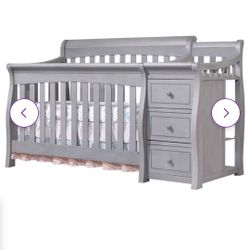 Sorelle Princeton Crib With Changing Table $350.00 Without Mattress  And With Mattress $400.00