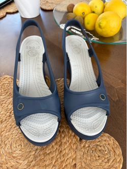 Crocks size 8 comfort shoes