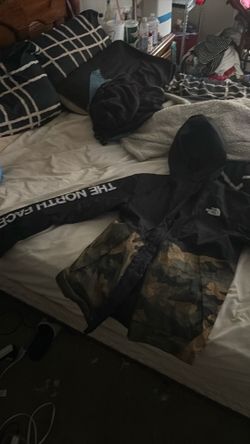 NORTH FACE WINDBREAKER BRAND NEW USED ONCE