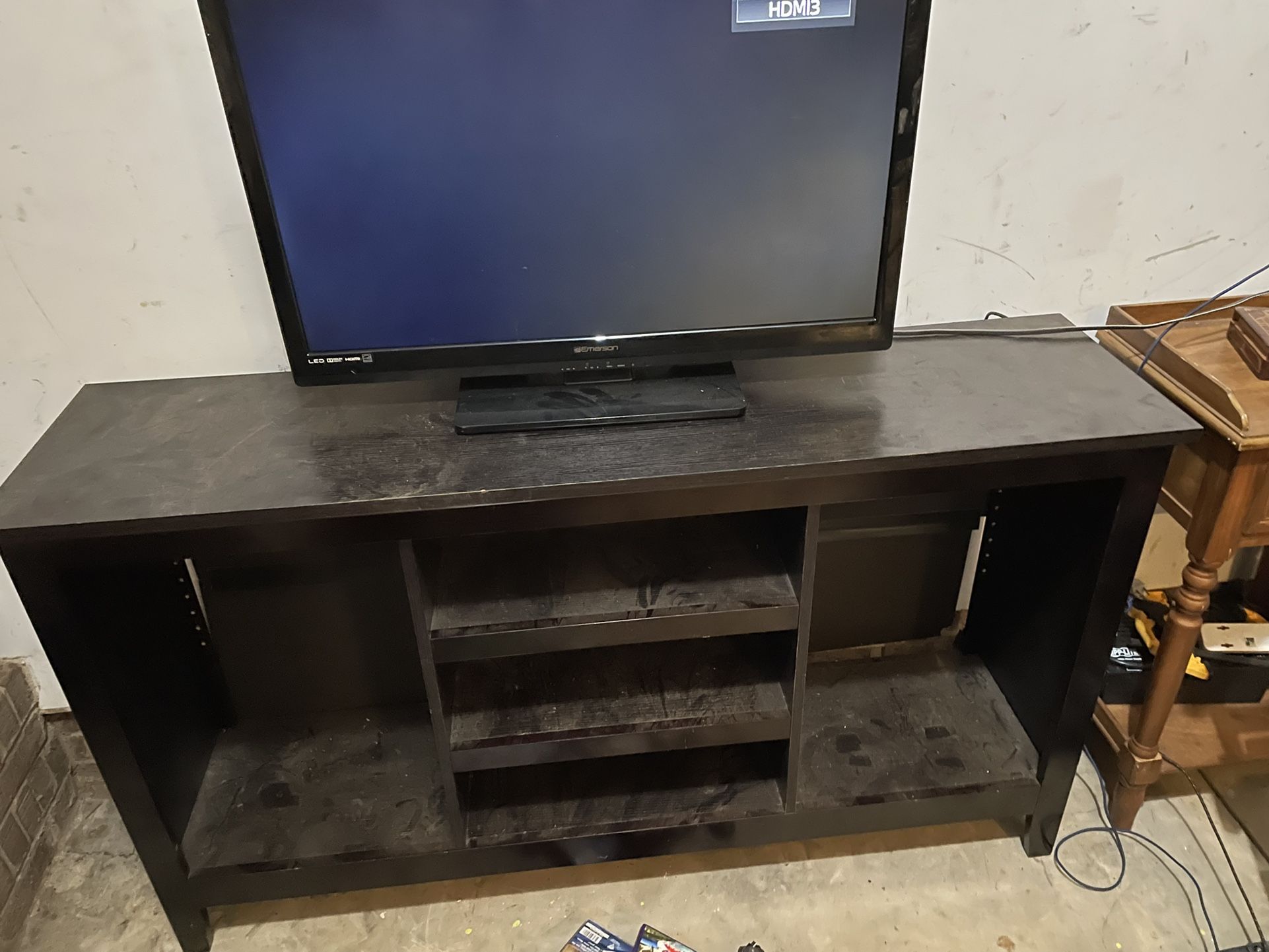 32 Inch Tv & Stand 60$