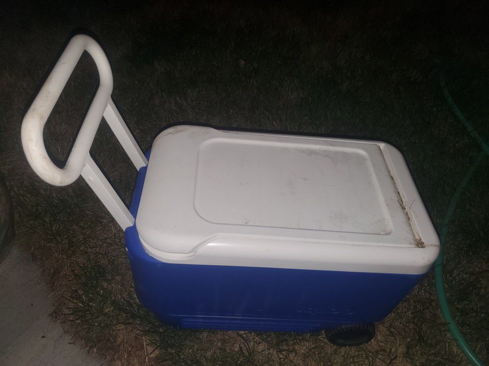 IGLOO ICE CHEST COOLER