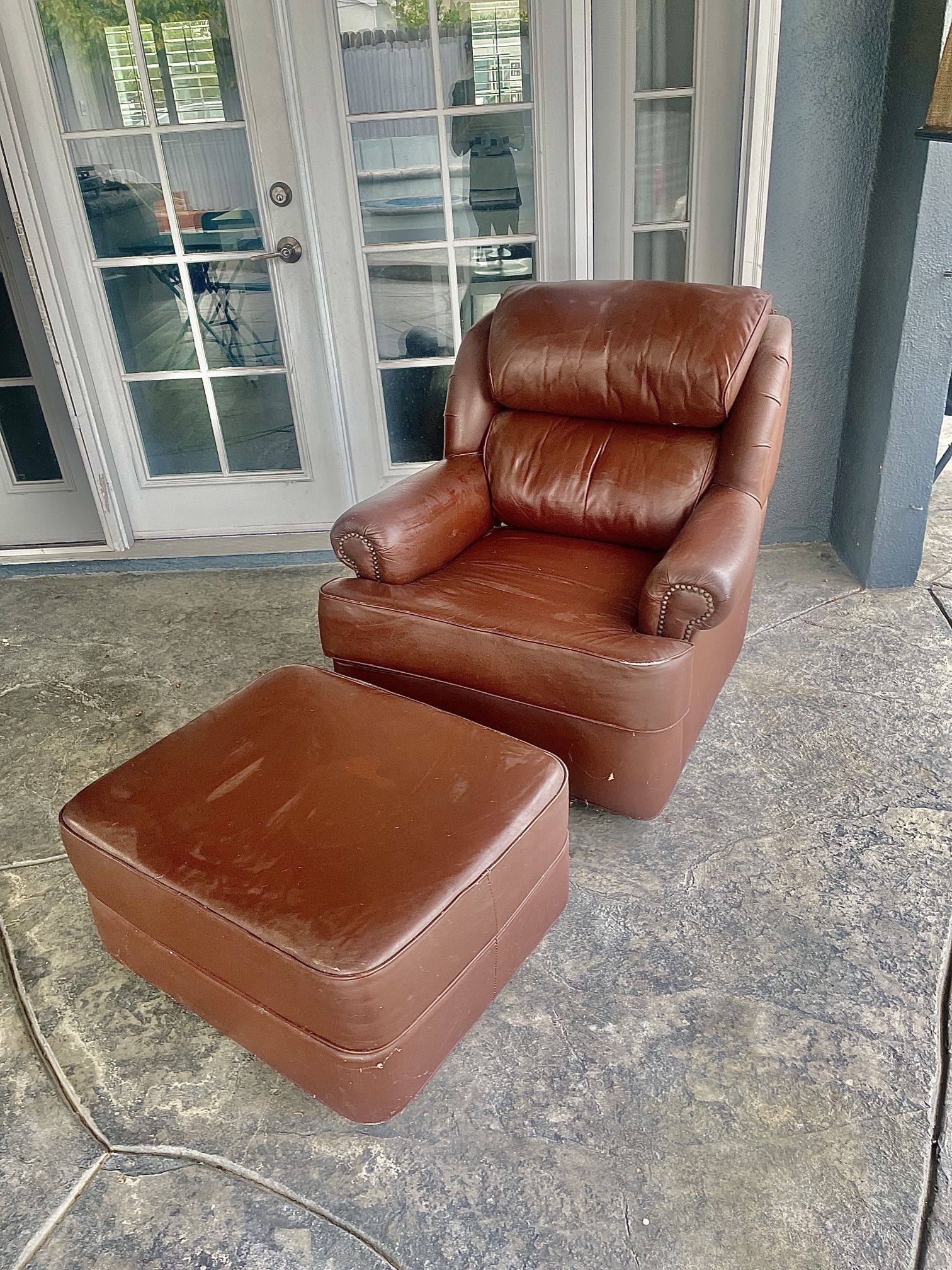 Comfy Easy Chair With Foot Rest