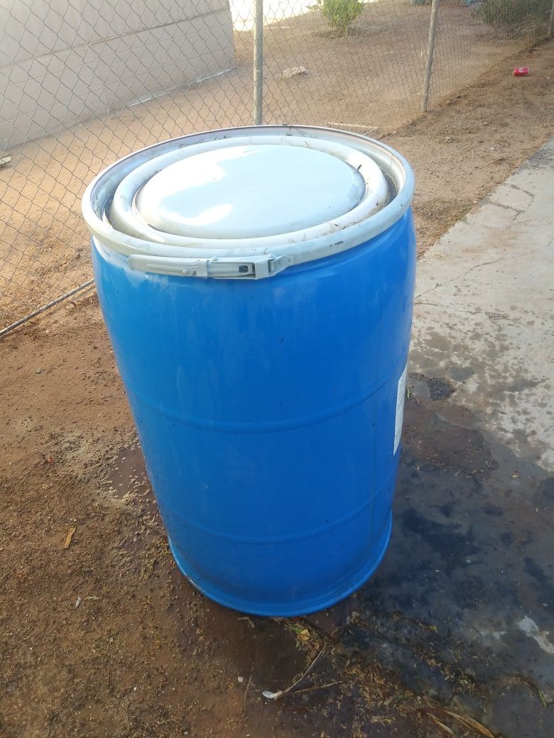 55 gallon drum with lid!