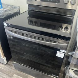 Out Of Box /Dents Or Scratches Only/ Single Oven Electric Range Now $649.   Was$1149