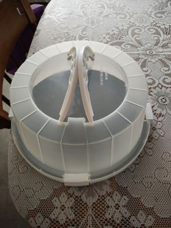 Cake keeper with metal cake plate
