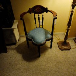 Vintage Corner Accent Chair