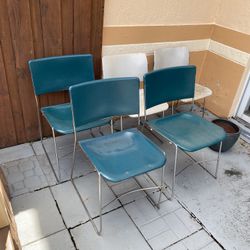 5 Metal Chairs Available Located In Kendall I Can Deliver 