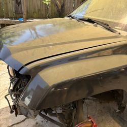 2006 nissan xterra Hood 