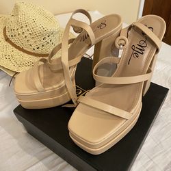 Platforms! Cute nude color Size 10 woman